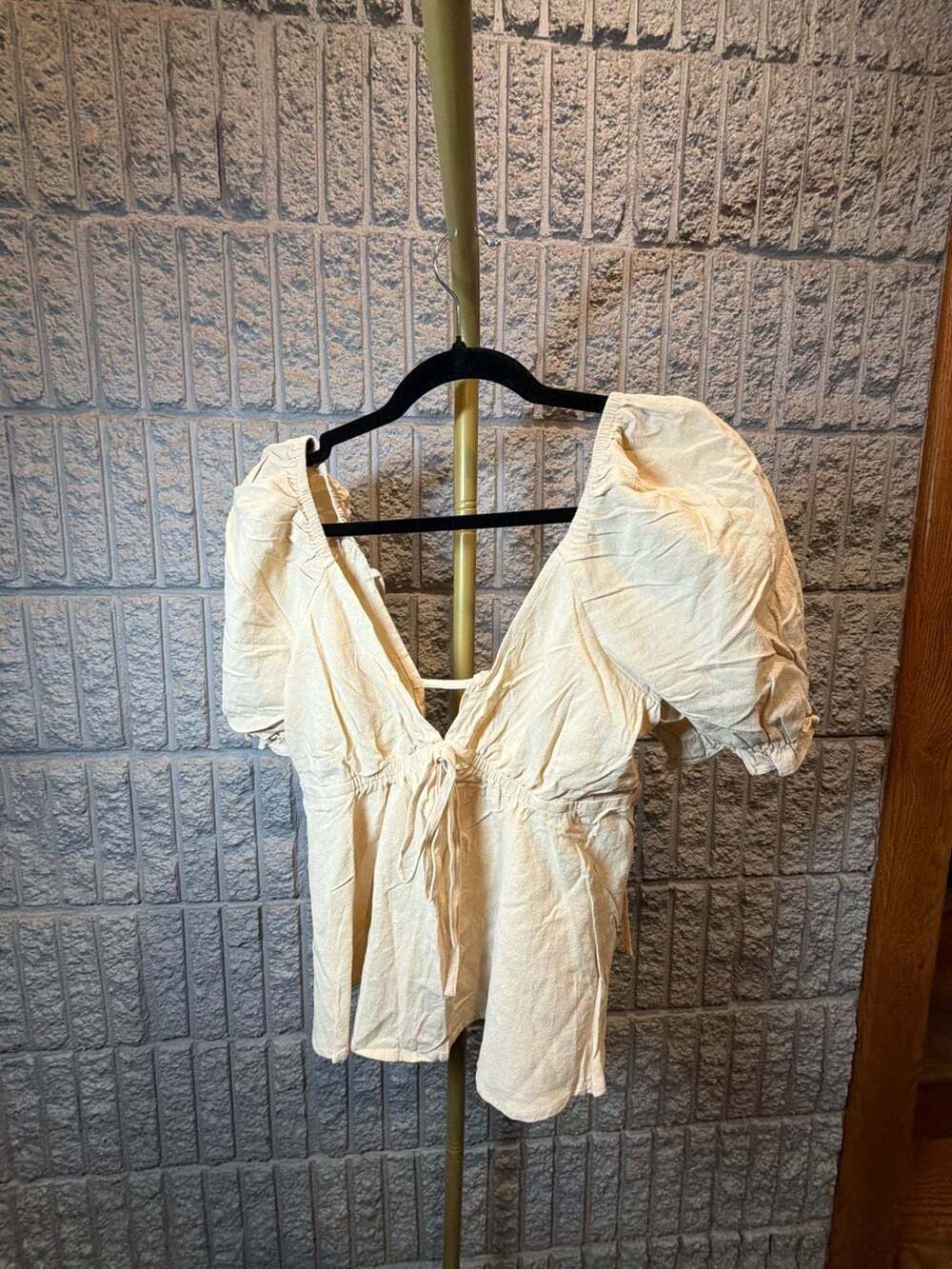 638. Pear Couture Boutique Puff Sleeve Tie Front Top Cream